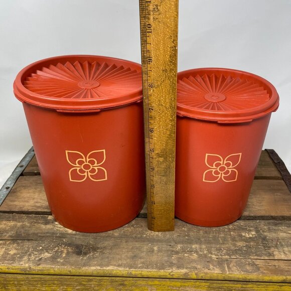 Vintage Tupperware Red Orange Storage Containers Starburst Lids Set Of 2 Nesting - Picture 13 of 13